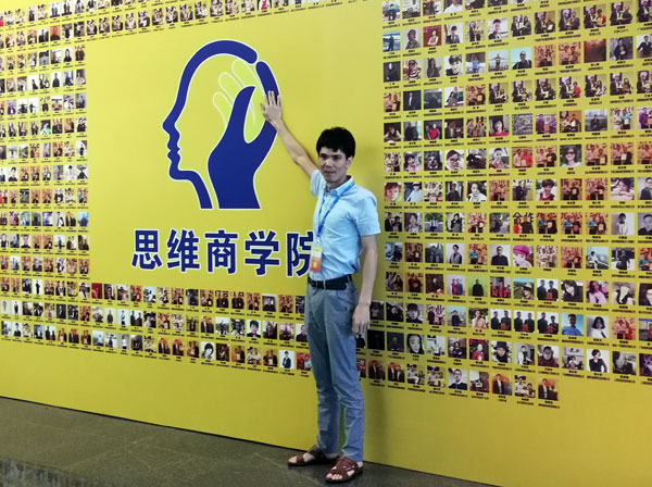 如今，80后已經成長為壯年，逐漸成為各個崗位的重要負責人，因生活的洗禮變得理性而不再沖動?！?0后”，他們青春洋溢，在各個崗位上都沖在最前線?！?0后”獨具個性和魅力，已然成為各行各業主力軍代表人物。作為80后典型的創業成功代表陶瓷一線品牌 金艾陶瓷磚 龍川總代理吳金星與他的銷售團隊便是其中之一。